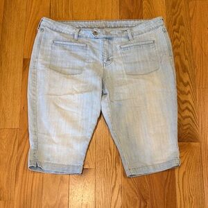 Old Navy Light Blue Denim Capri Jeans